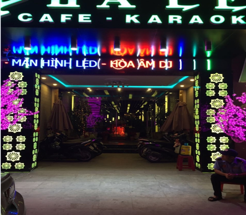 Một mẫu biển đèn led tại quán karaoke